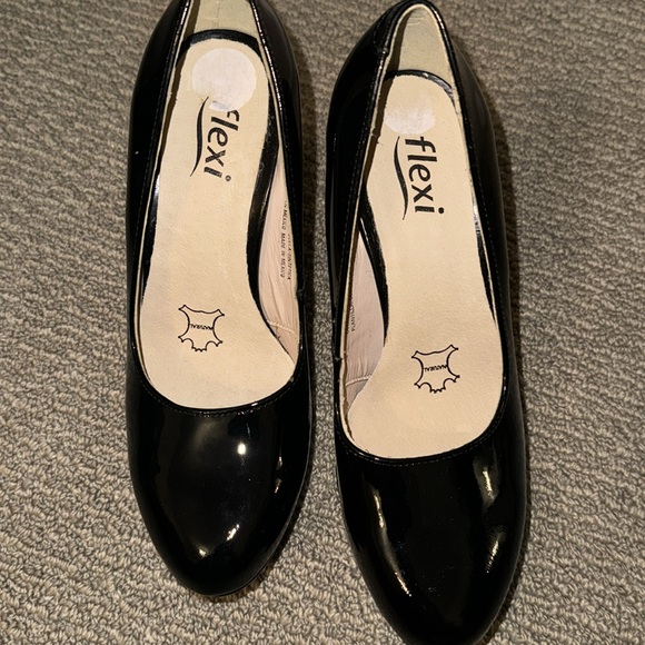Flexi real leather patent leather made in Mexico size 5 ladies pump NWT not worn - Picture 3 of 5